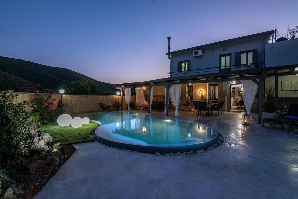 Casa Del Miele, Private Pool, Bbq, Mountain View. Villa Alikianos Bagian luar foto