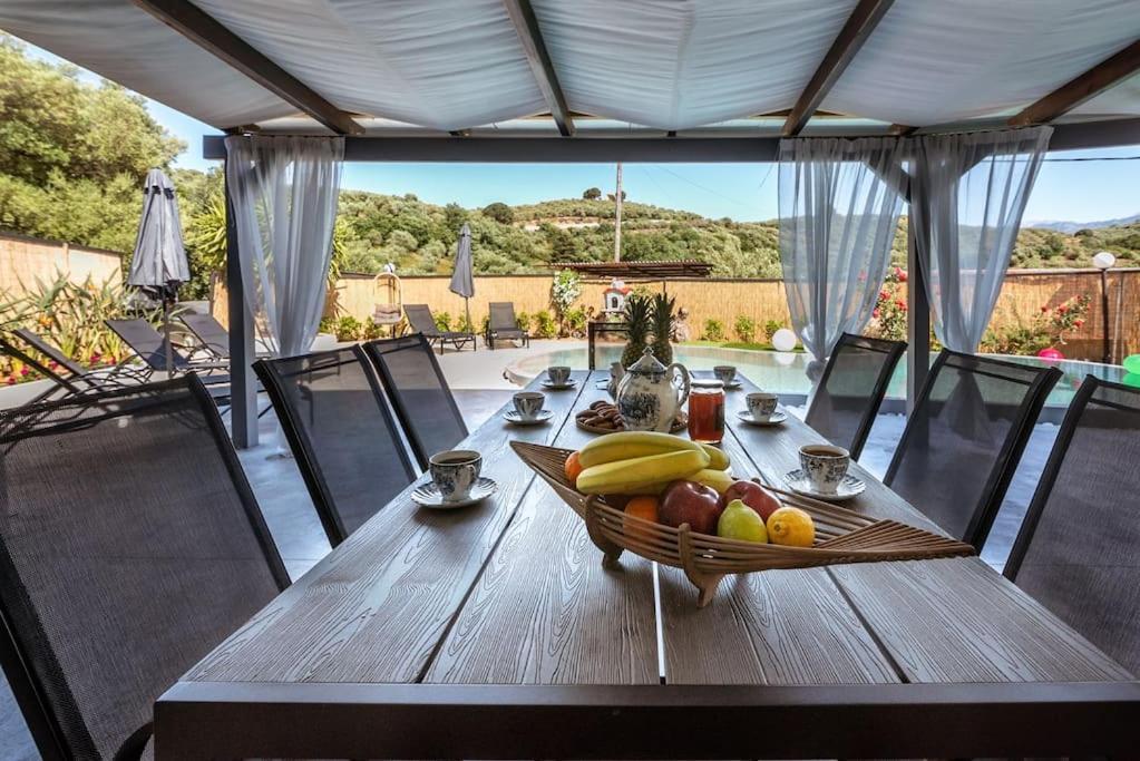 Casa Del Miele, Private Pool, Bbq, Mountain View. Villa Alikianos Bagian luar foto